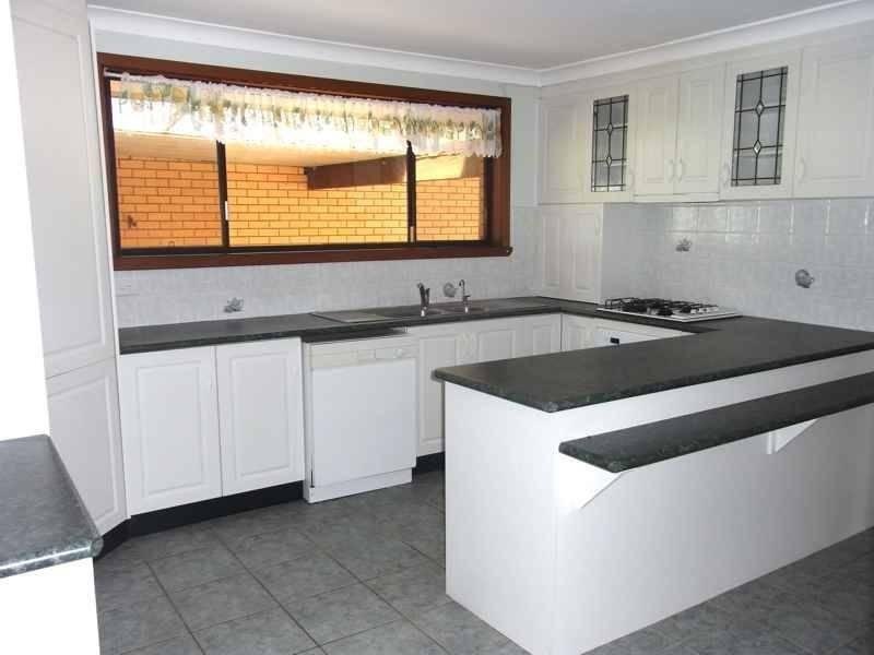 16 Avon Avenue LAKE ALBERT 2