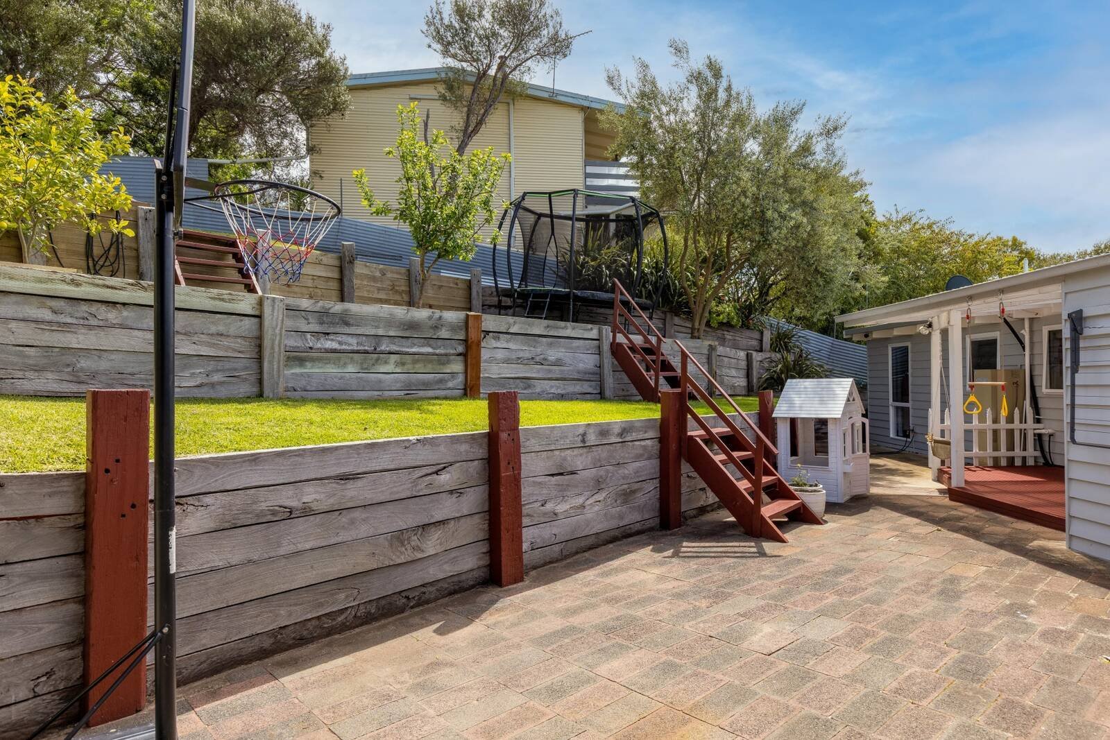 Real Estate and Property in 16 Avondale Court, Rye, VIC