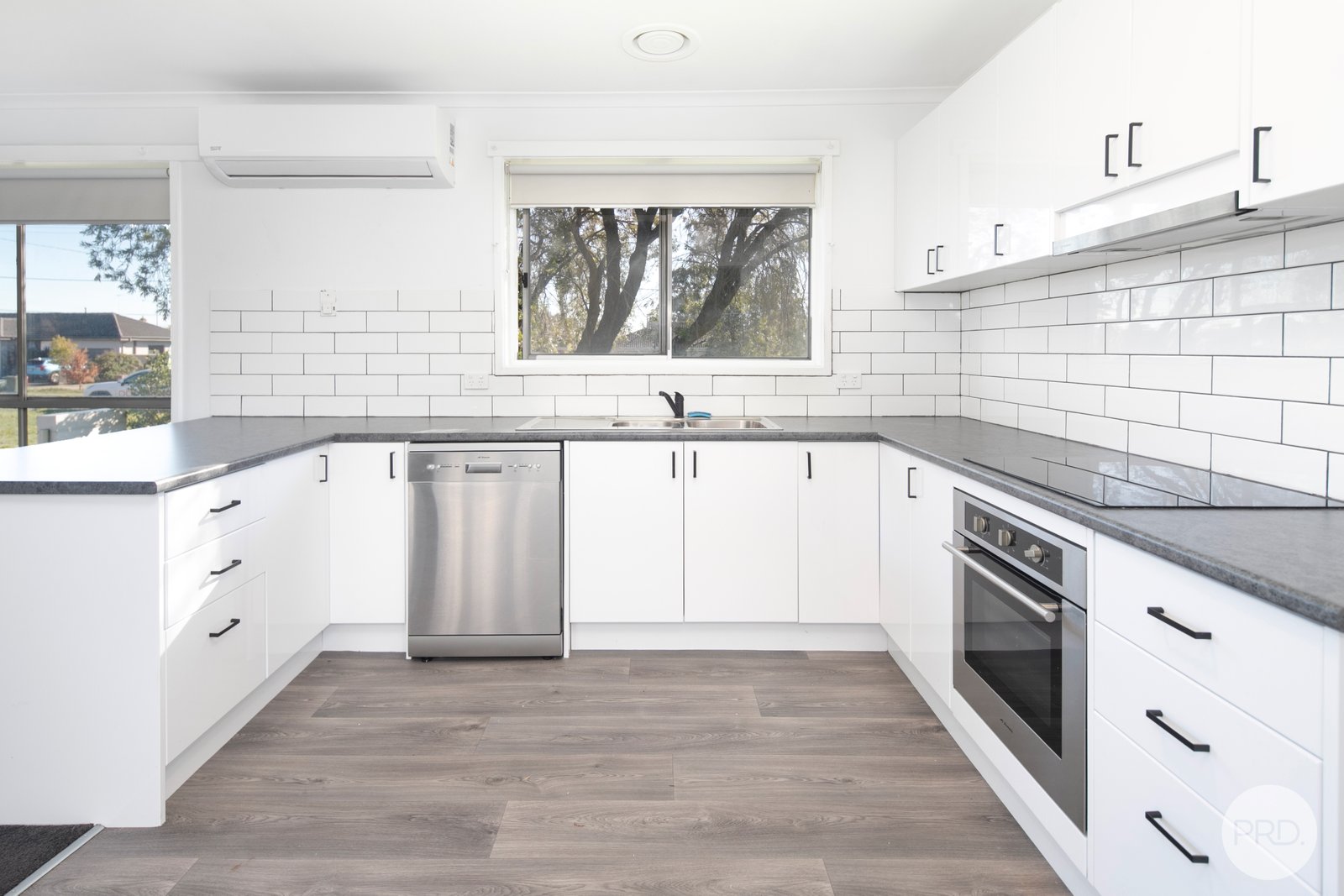 1/6 Bala Street SEBASTOPOL 2