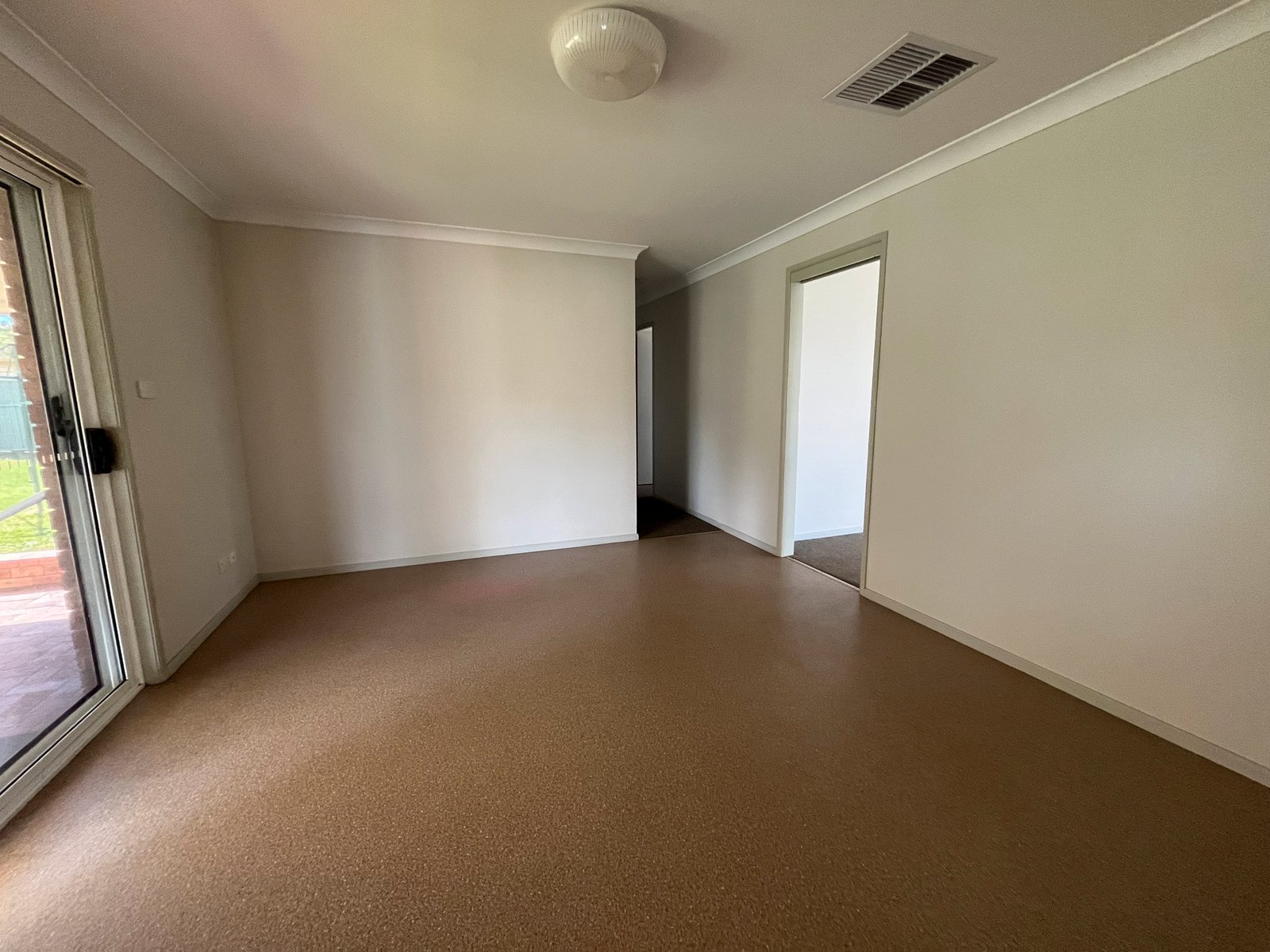 16 Banjo Circuit TAMWORTH 9
