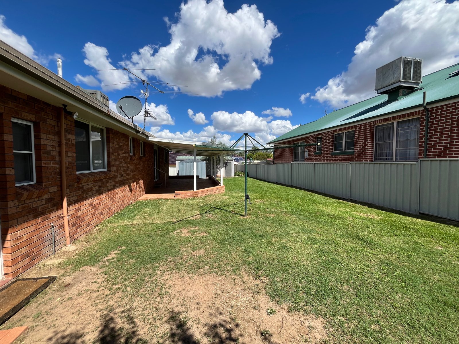 16 Banjos Circuit TAMWORTH 4