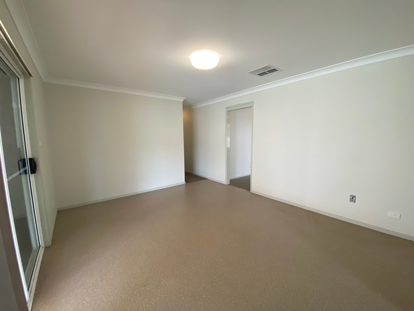 16 Banjos Circuit TAMWORTH 8