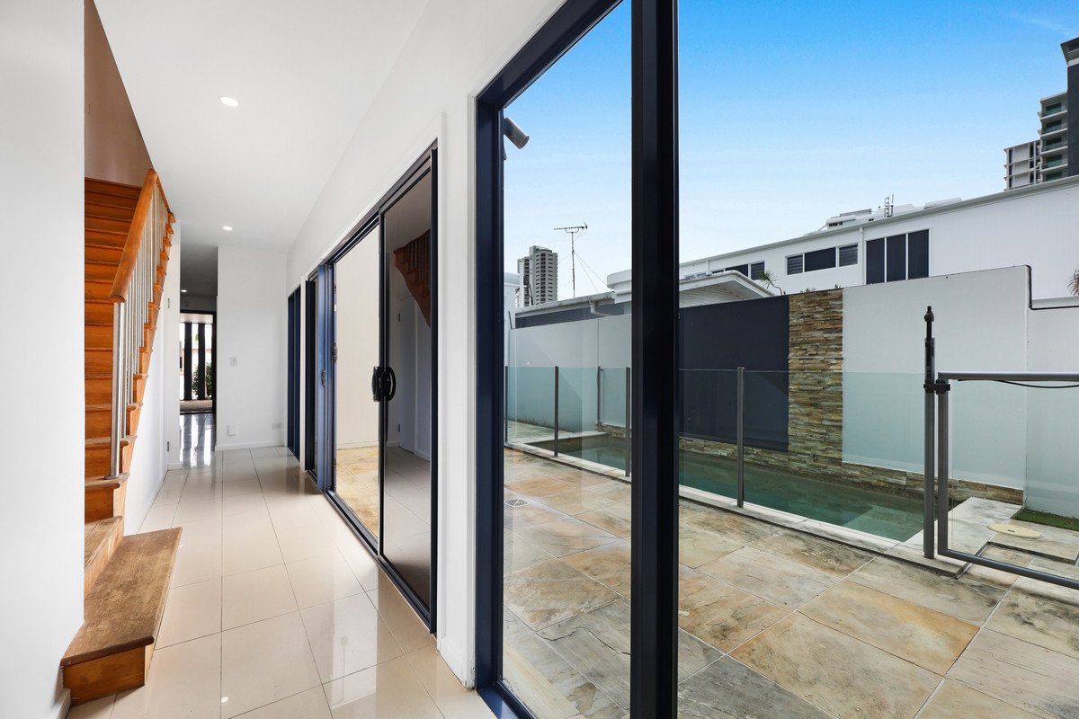 1/6 Banksia Broadway  Burleigh Heads 8