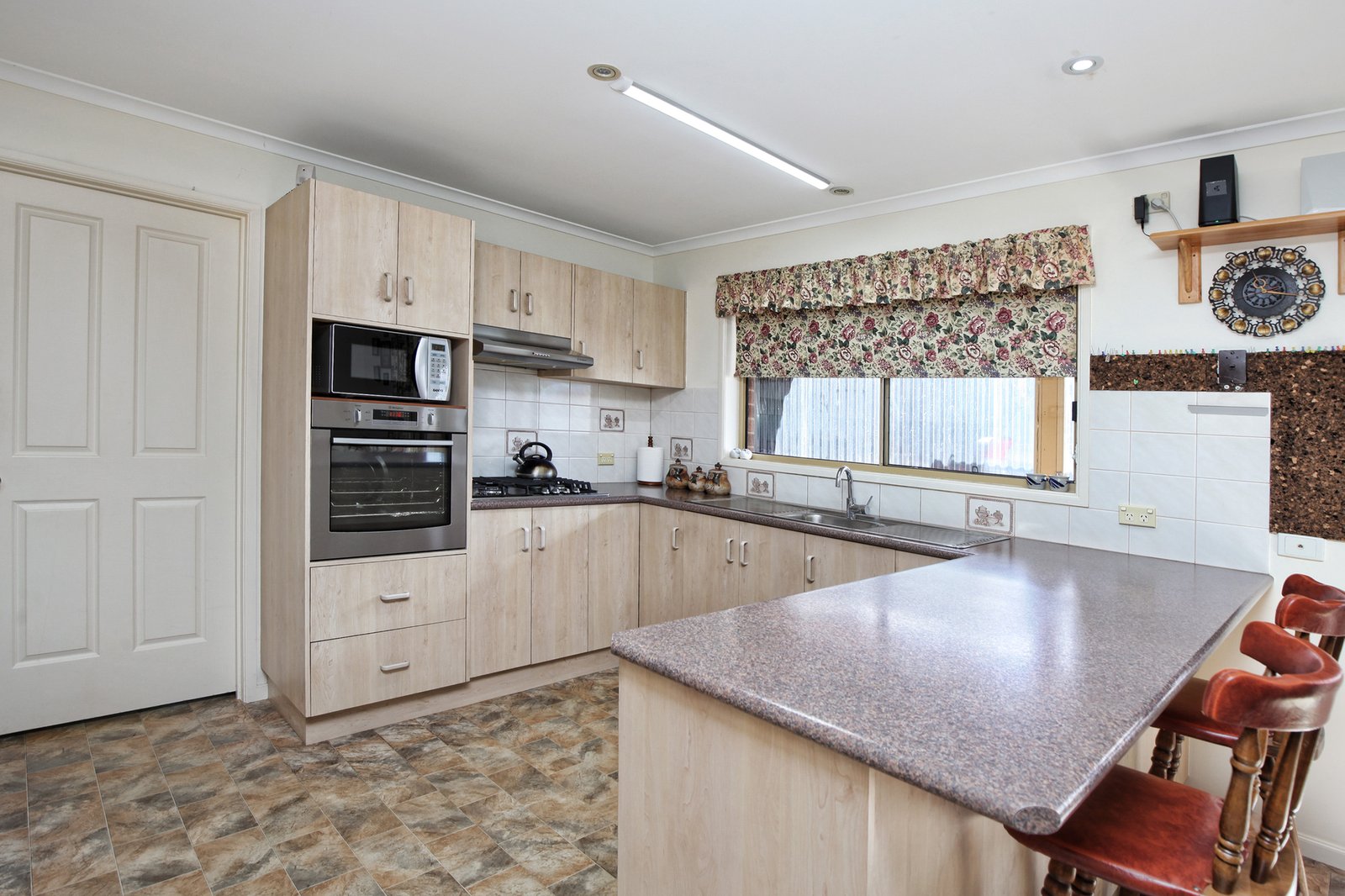 Real Estate and Property in 16 Barbara Street, Woodend, VIC