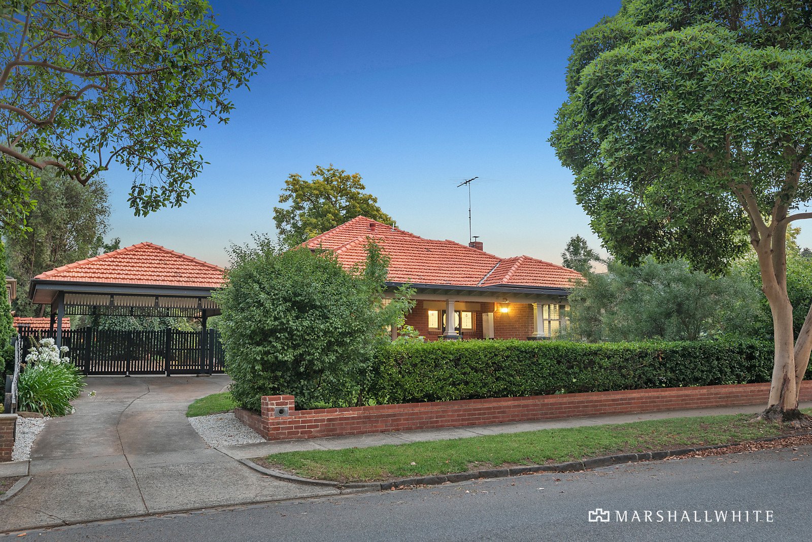 16 Barloa Road, Mont Albert, VIC