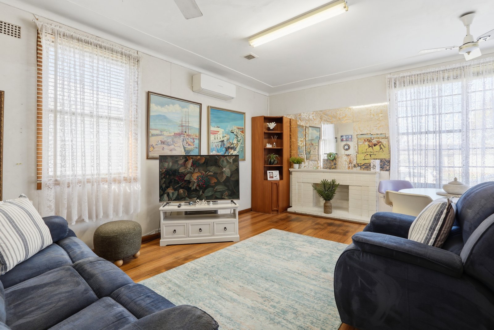 16 Barnes Street BERKELEY 4