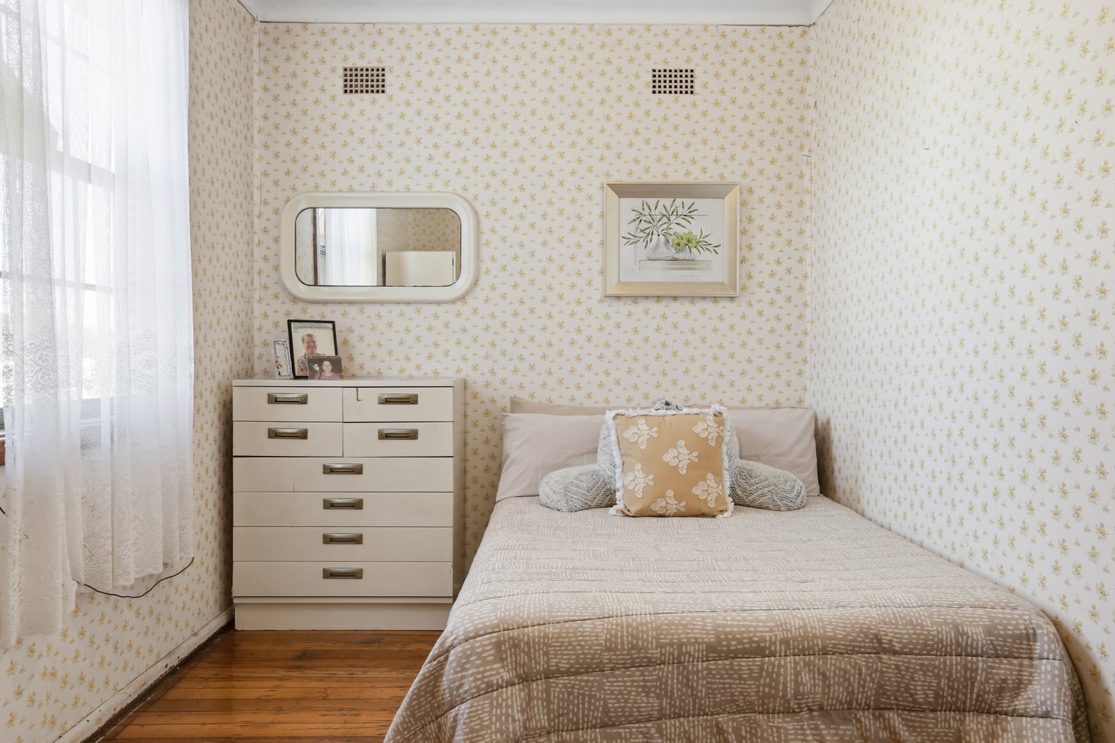 16 Barnes Street BERKELEY 7