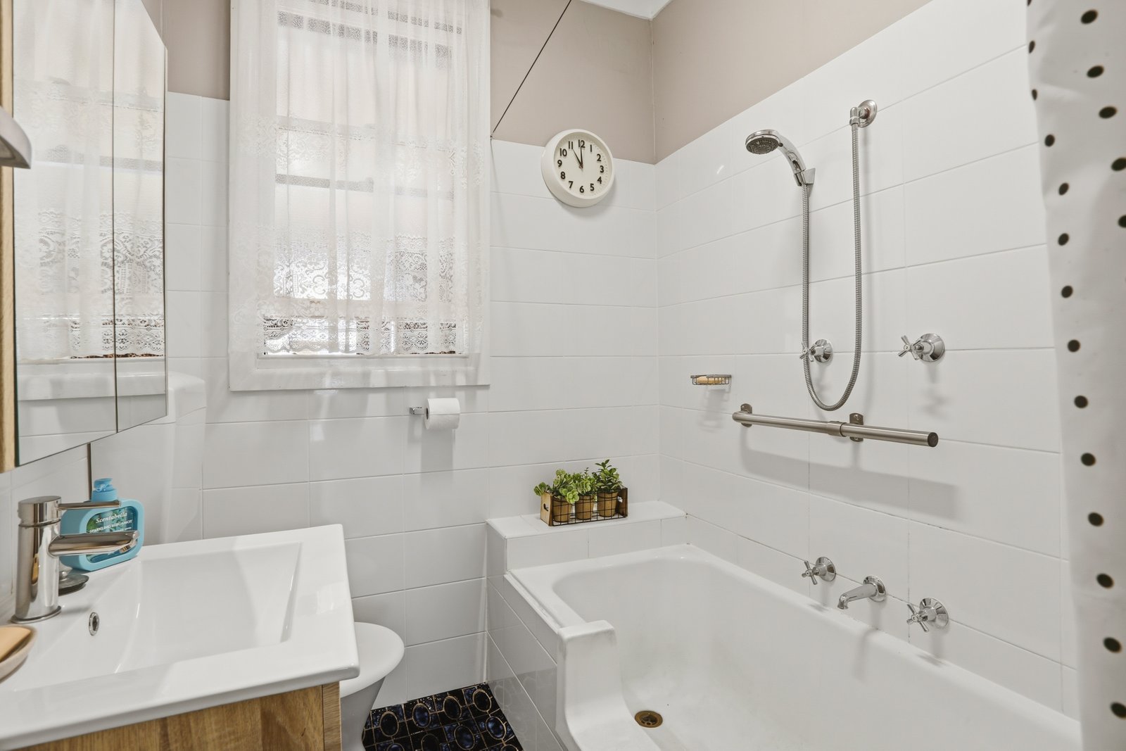 16 Barnes Street BERKELEY 8