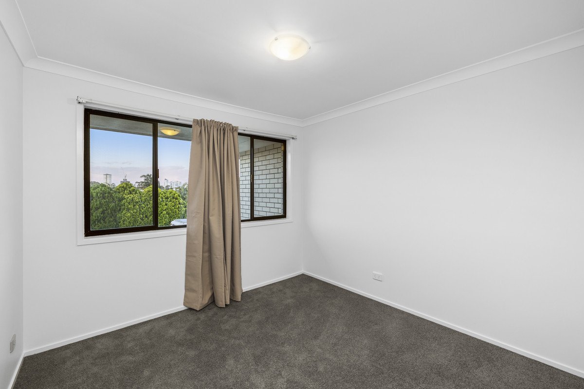 16 Bellbird Avenue BURLEIGH WATERS 5