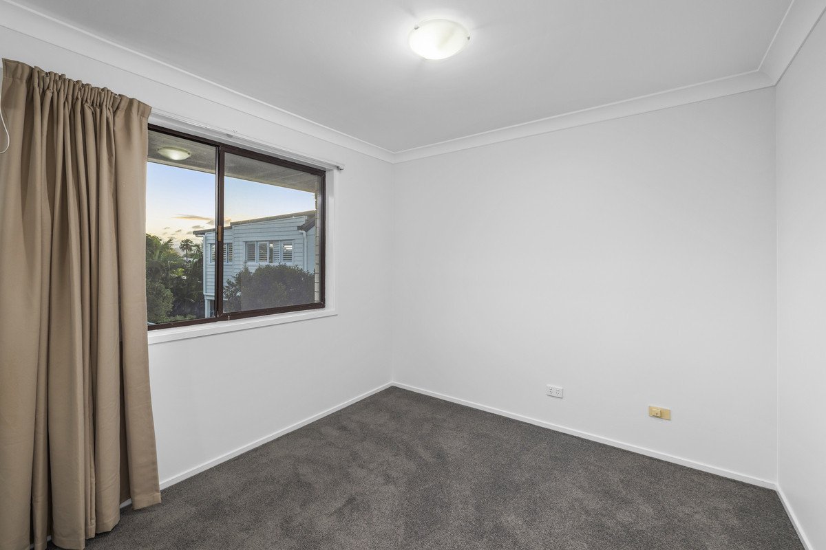 16 Bellbird Avenue BURLEIGH WATERS 7