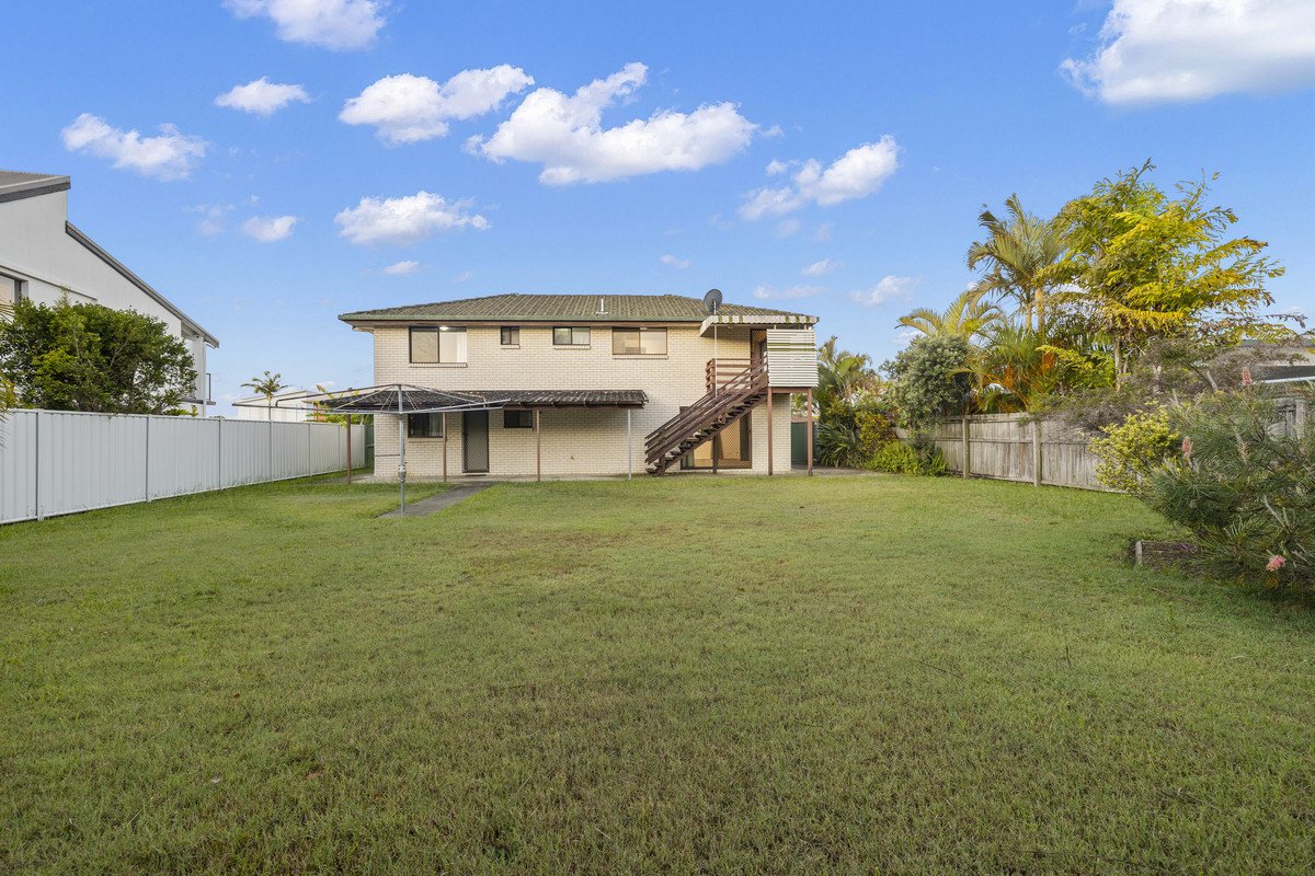 16 Bellbird Avenue BURLEIGH WATERS 11