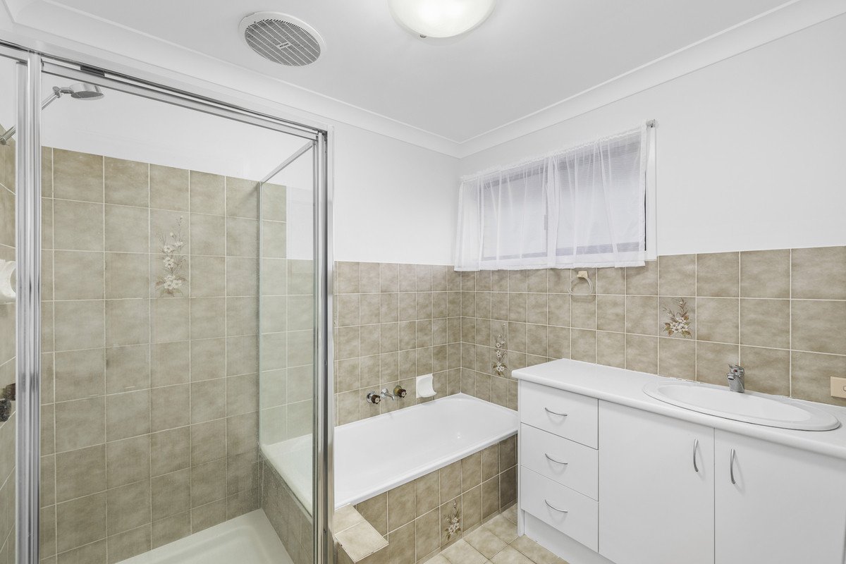 16 Bellbird Avenue BURLEIGH WATERS 8