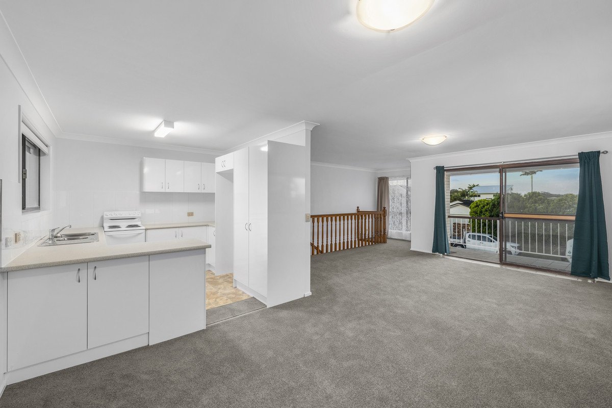 16 Bellbird Avenue BURLEIGH WATERS 2