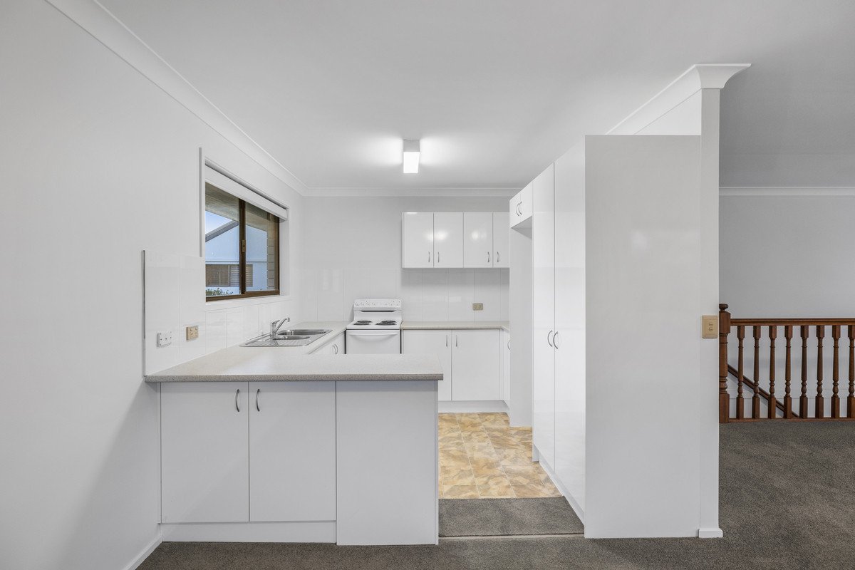 16 Bellbird Avenue BURLEIGH WATERS 3