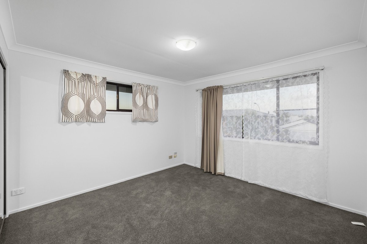 16 Bellbird Avenue BURLEIGH WATERS 6