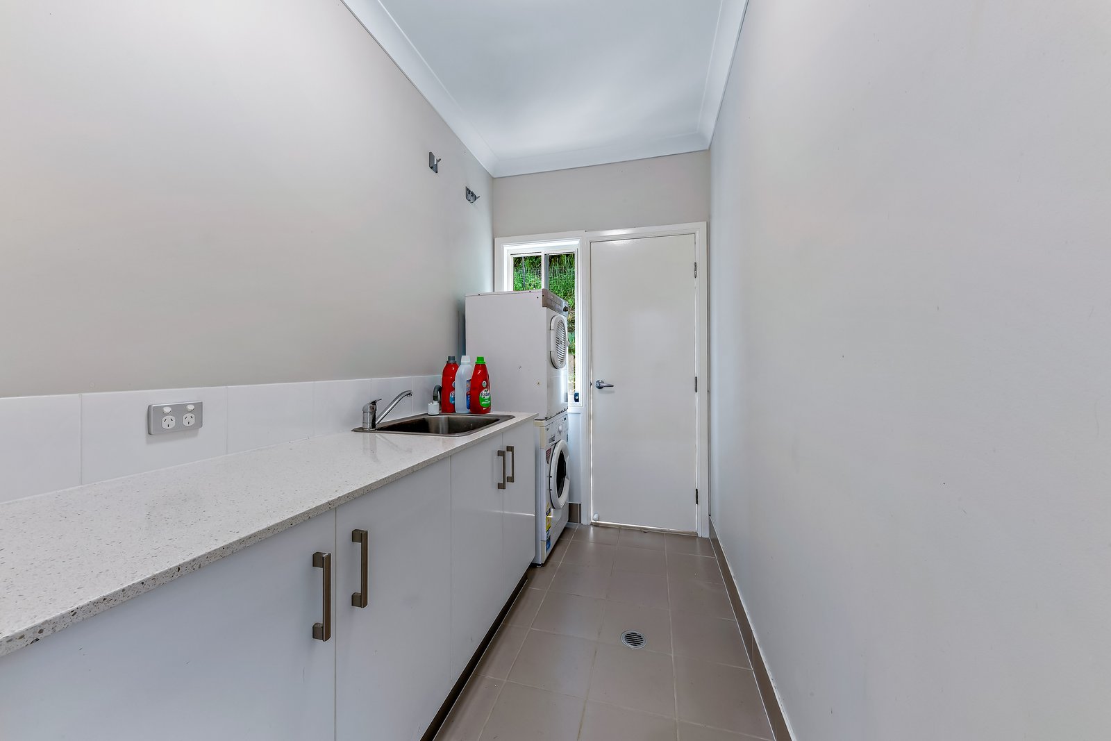 16 Beth Court CANNONVALE 13