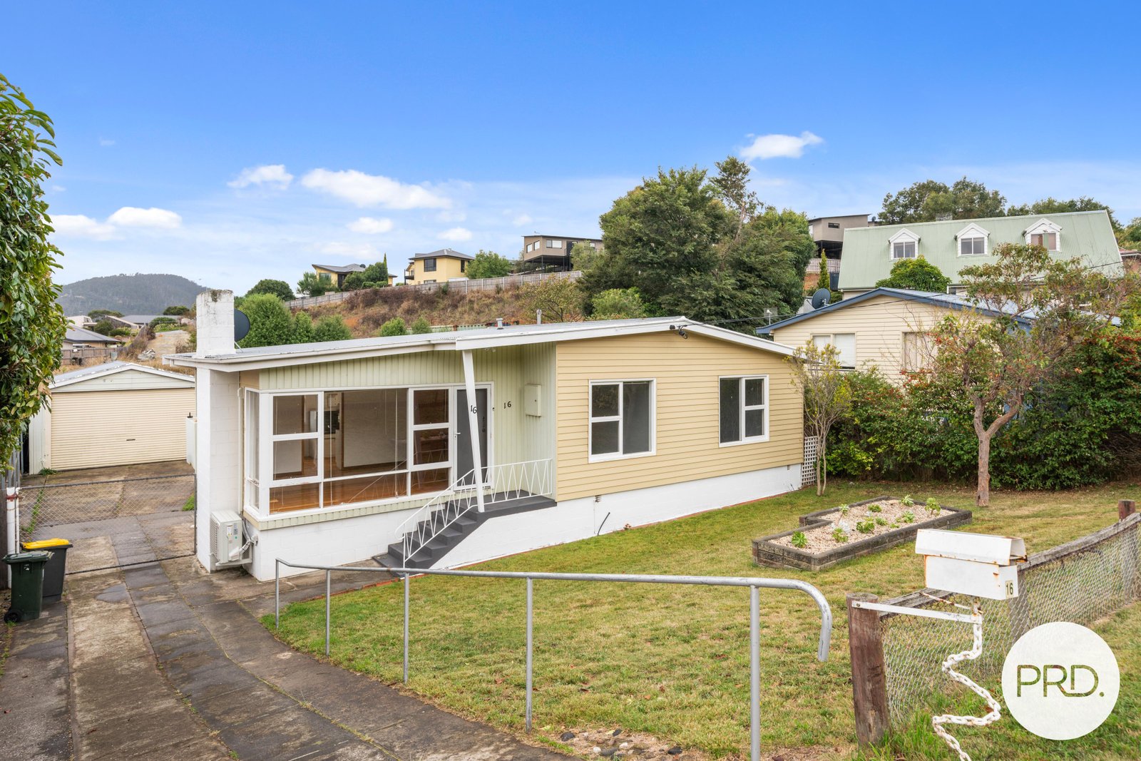 16 Bilinga Street MORNINGTON 4