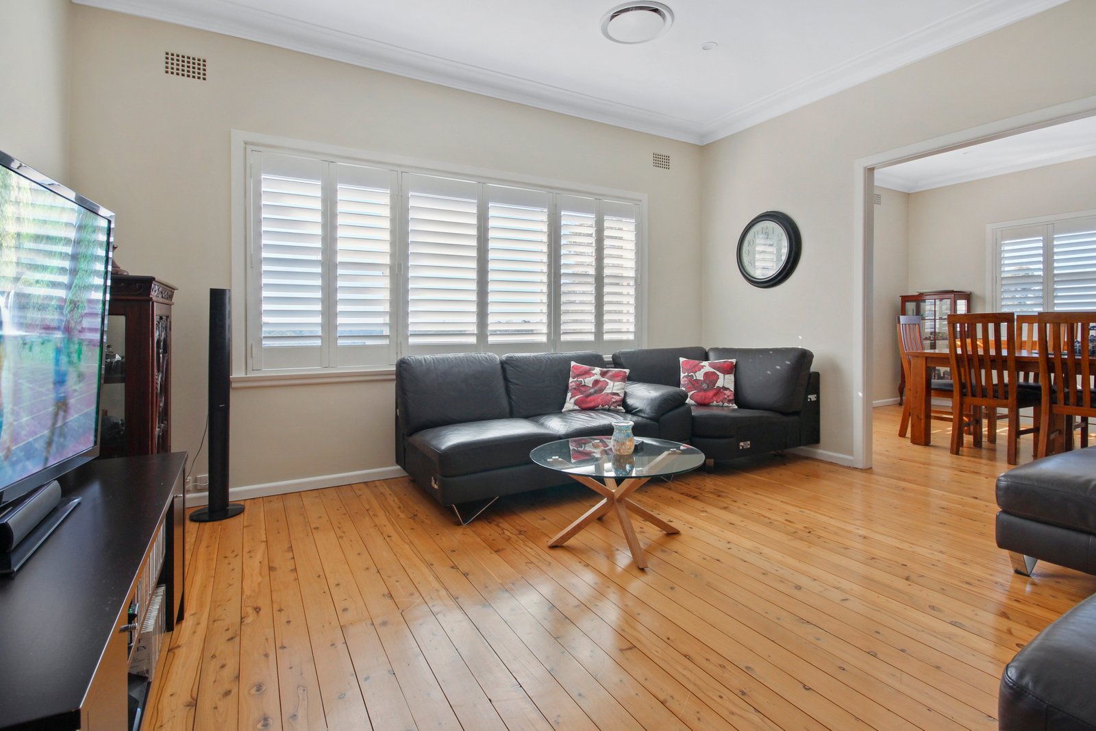 16 Bimbadeen Avenue LUGARNO 2