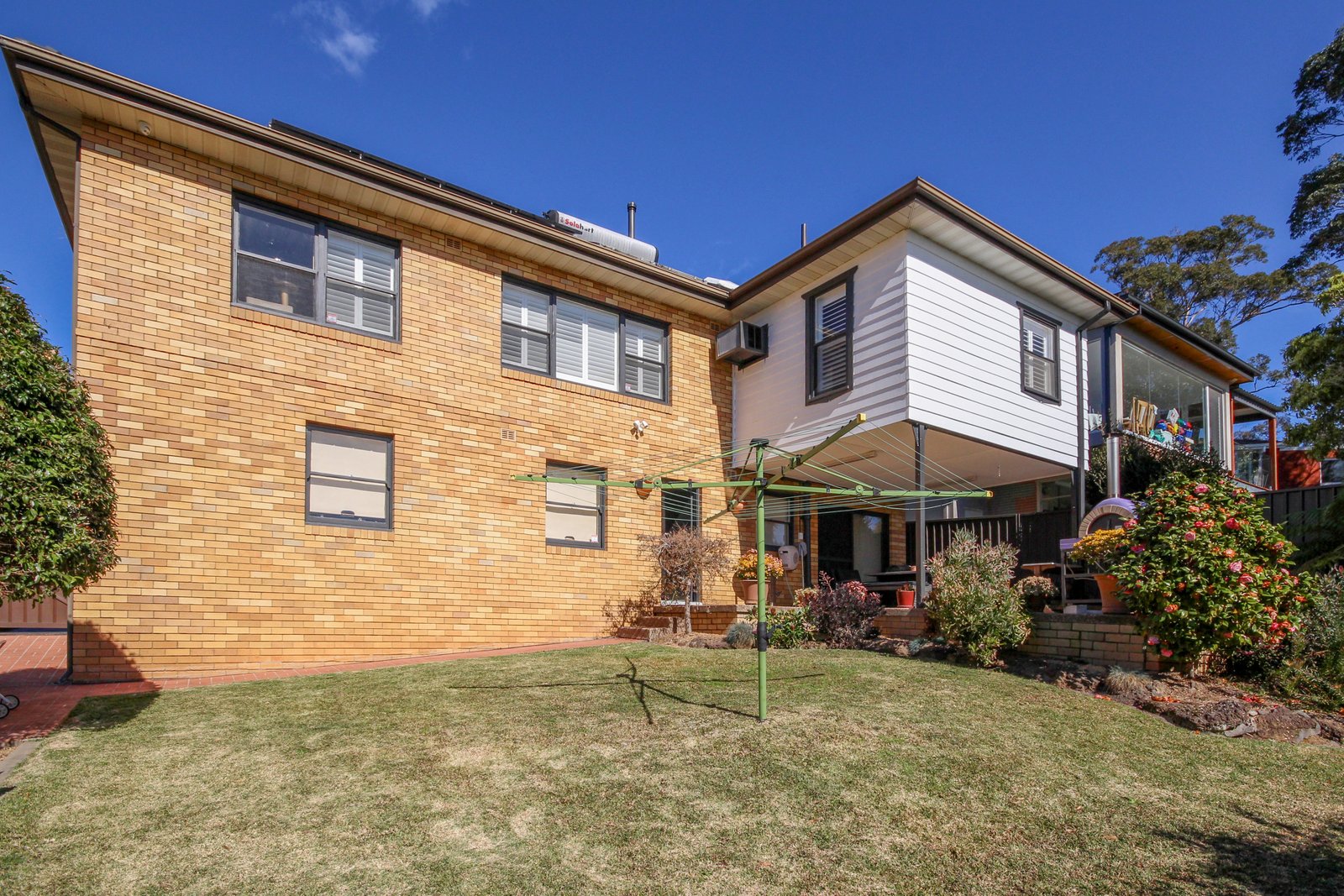 16 Bimbadeen Avenue LUGARNO 10