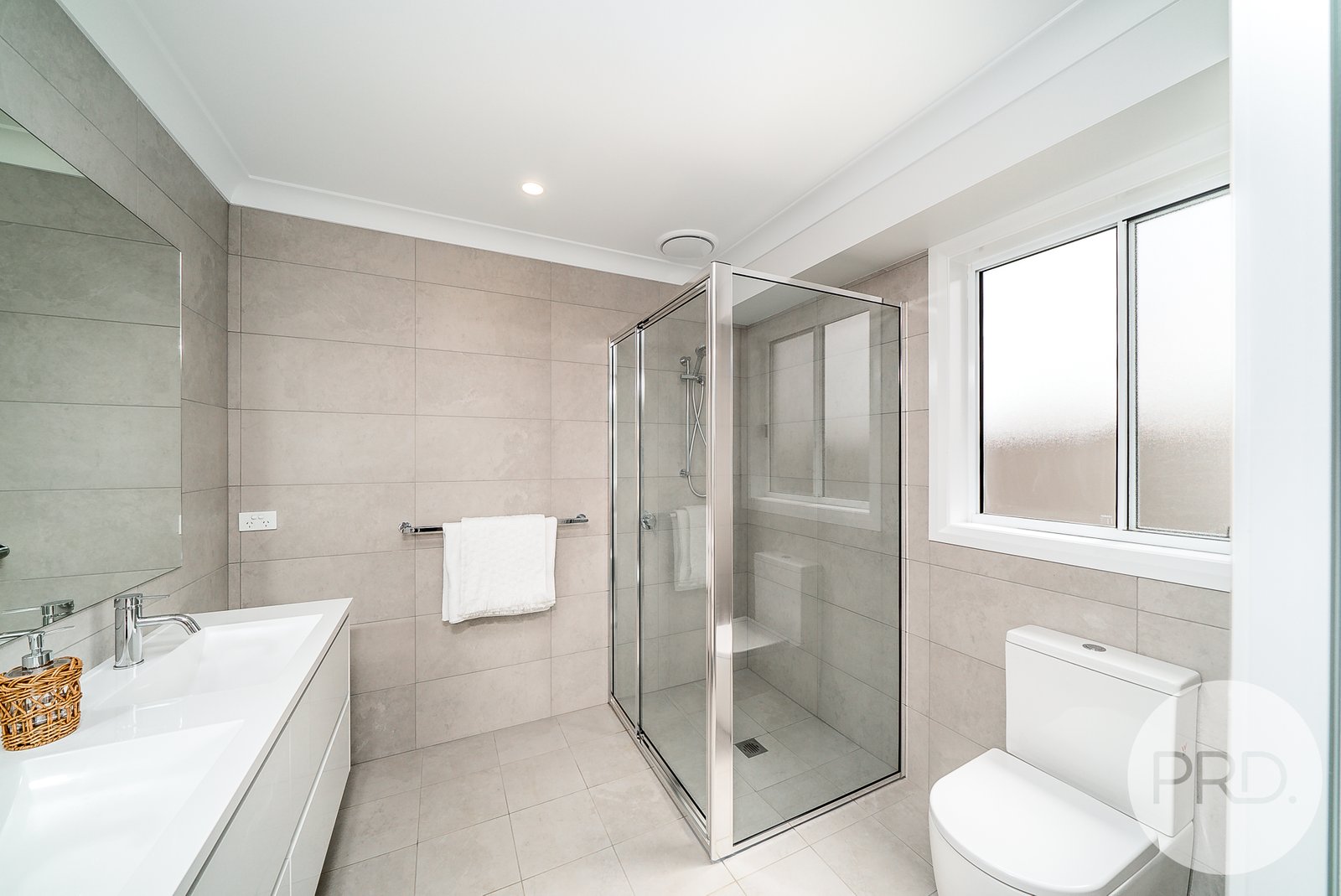 16 Bondi Crescent GOBBAGOMBALIN 7