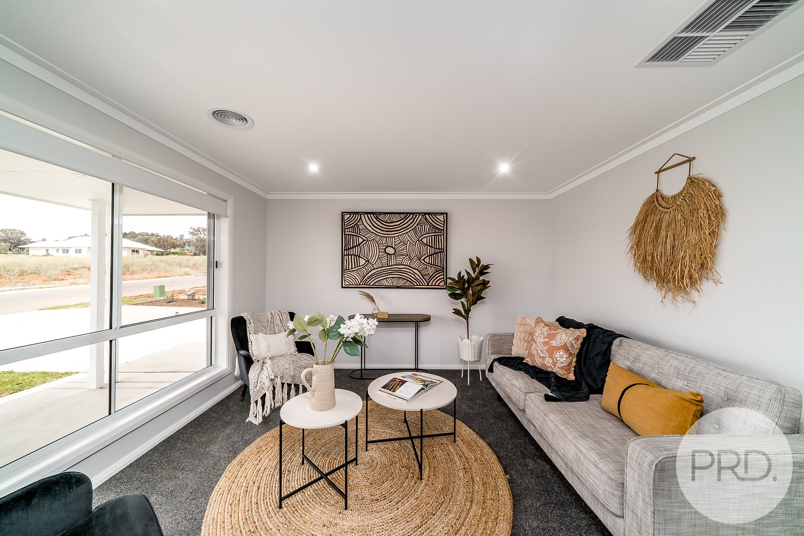 16 Bondi Crescent GOBBAGOMBALIN 9