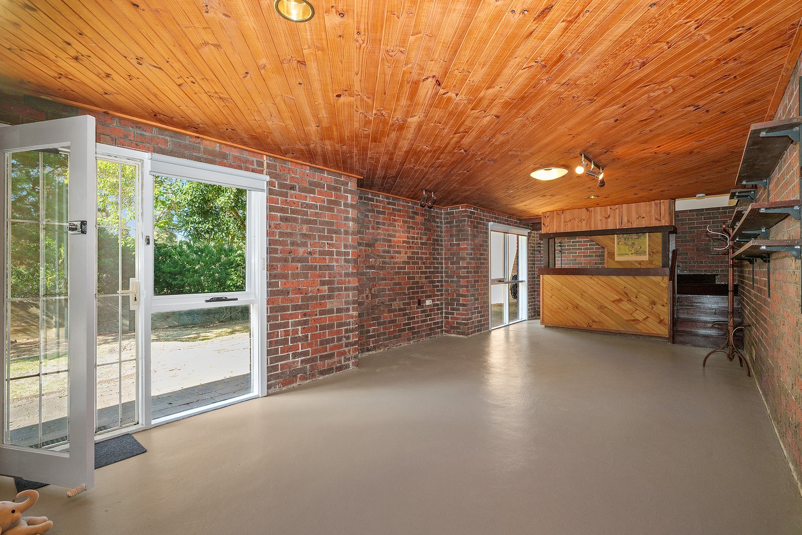 Real Estate and Property in 16 Boronia Grove, Doncaster East, VIC