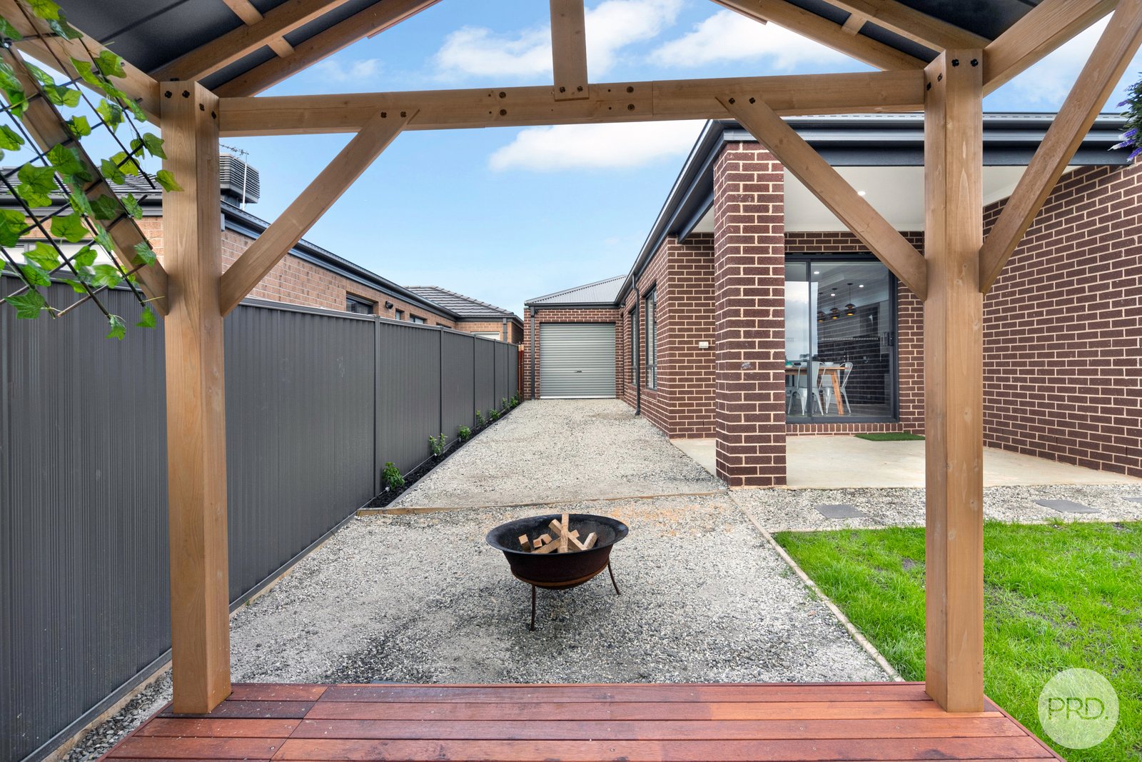 16 Bowerbird Grange WINTER VALLEY 13