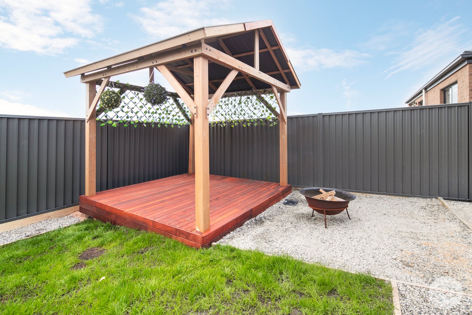 16 Bowerbird Grange WINTER VALLEY 14