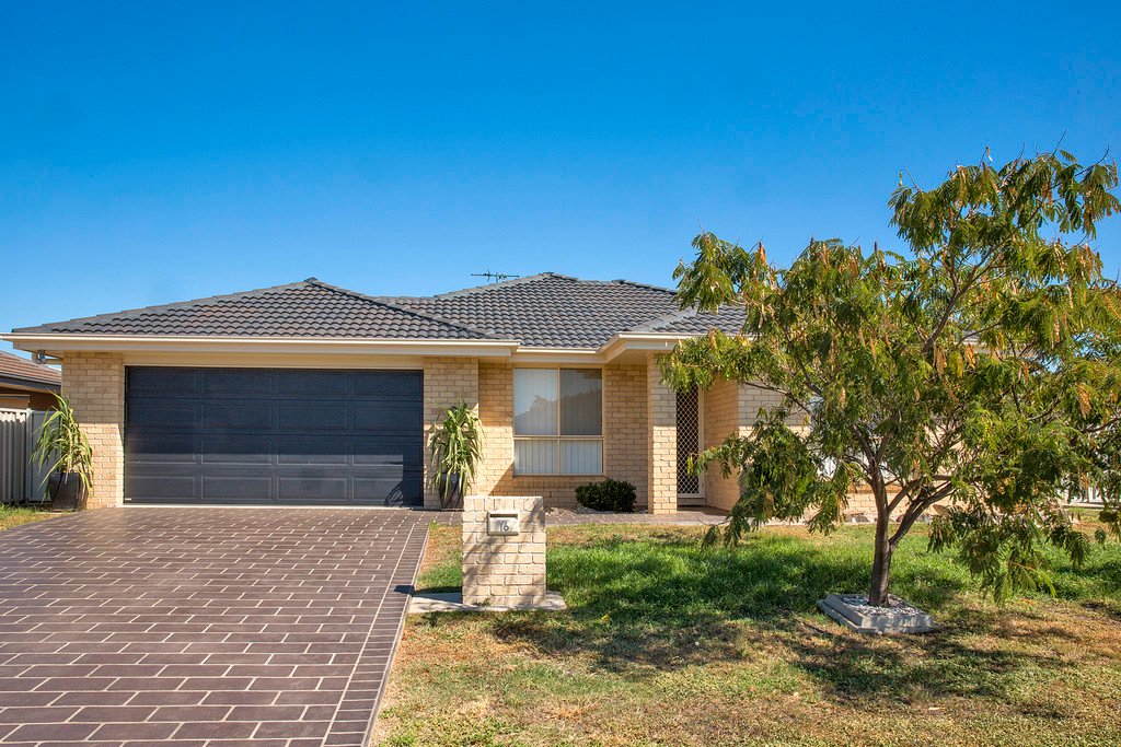 16 Bowman Drive TAMWORTH 1