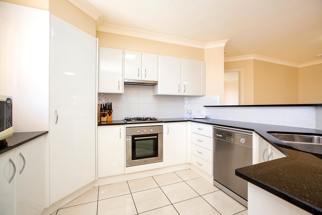 16 Bowman Drive TAMWORTH 6