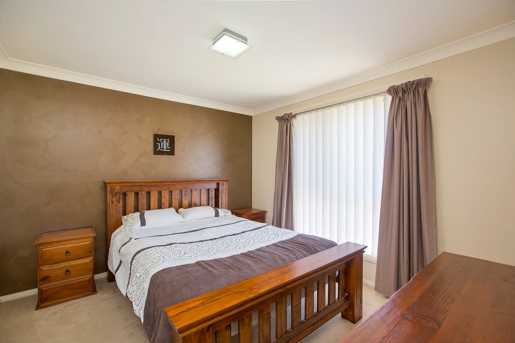 16 Bowman Drive TAMWORTH 7