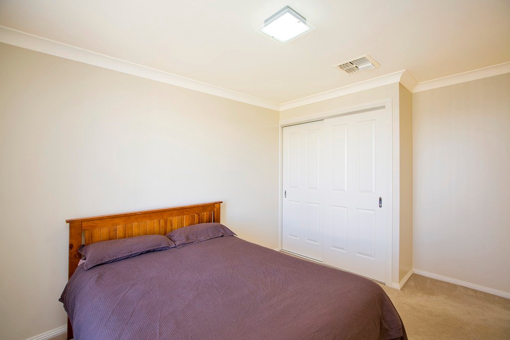 16 Bowman Drive TAMWORTH 9
