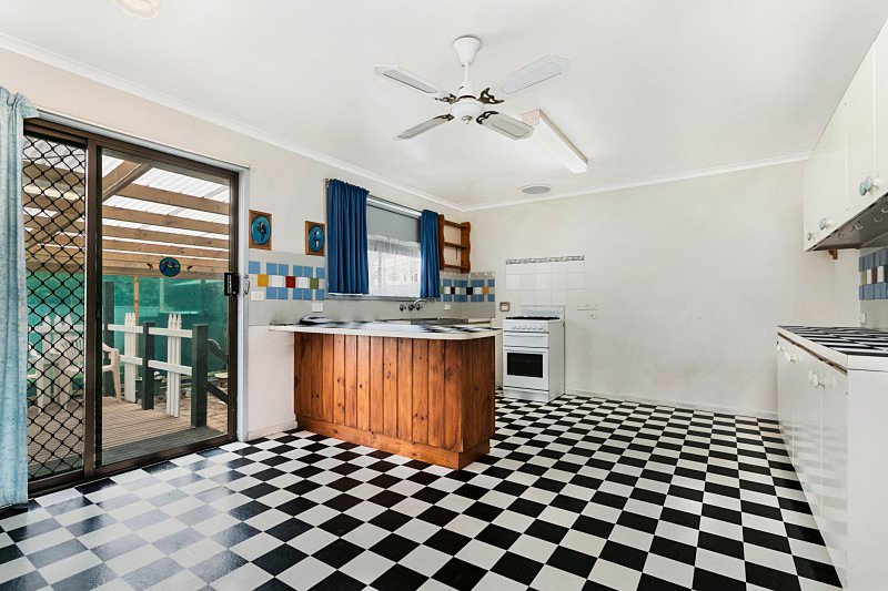 16 Bren Street KENNINGTON 3