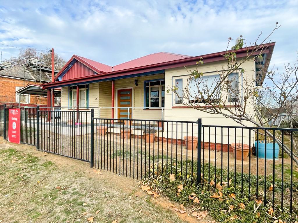 16 Bridge Street TUMBARUMBA 1