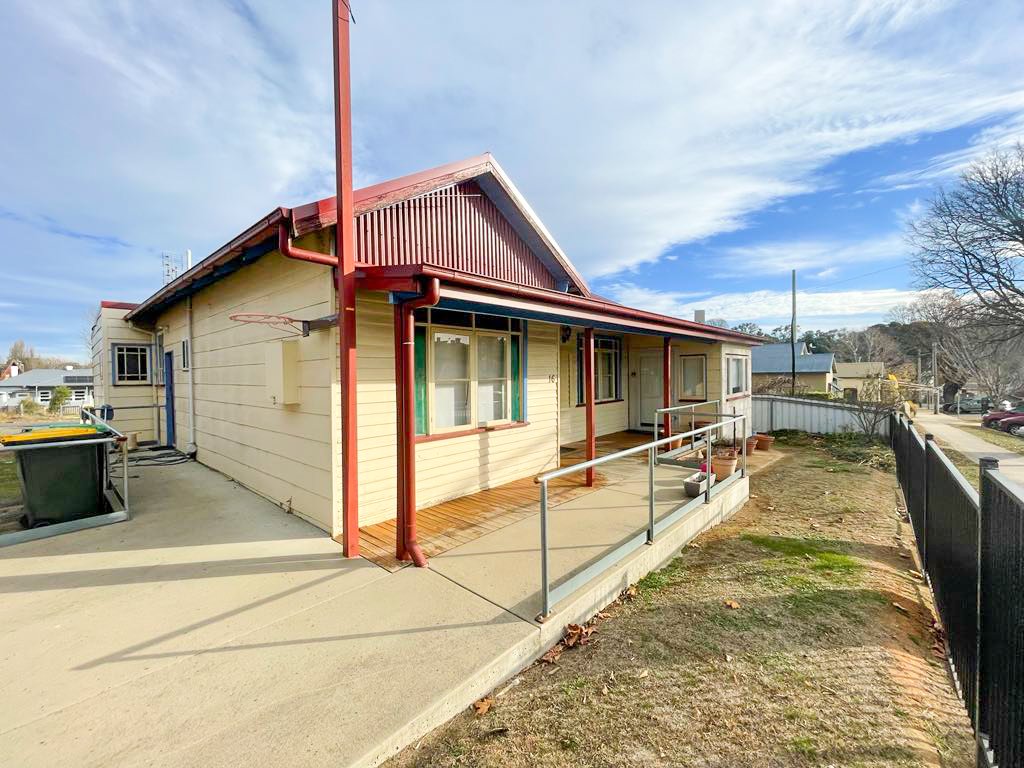16 Bridge Street TUMBARUMBA 2