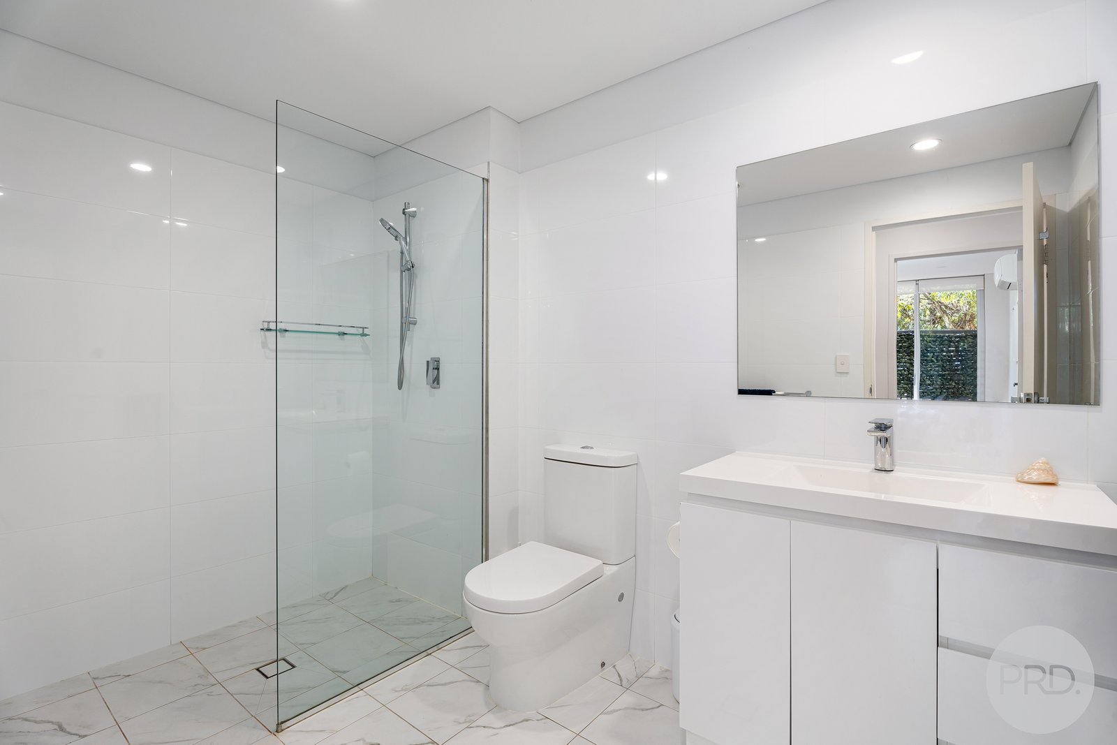 1/6 Bullecourt Street SHOAL BAY 12