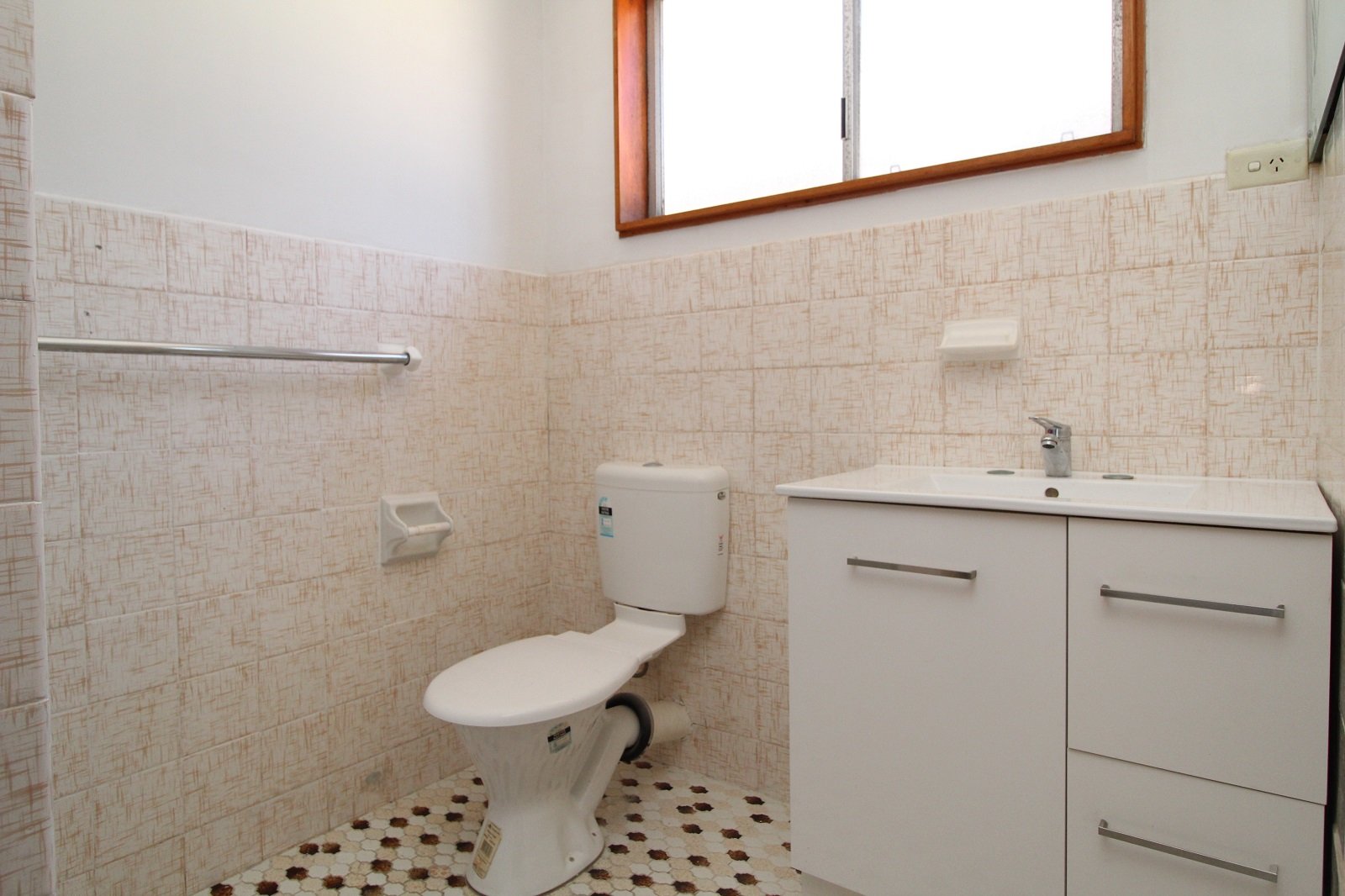 16 Bungalow Rd Road ROSELANDS 8