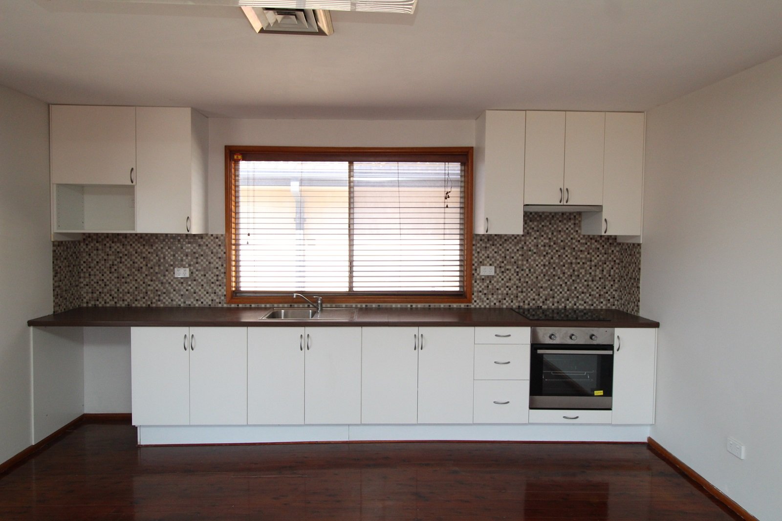 16 Bungalow Rd  ROSELANDS 3