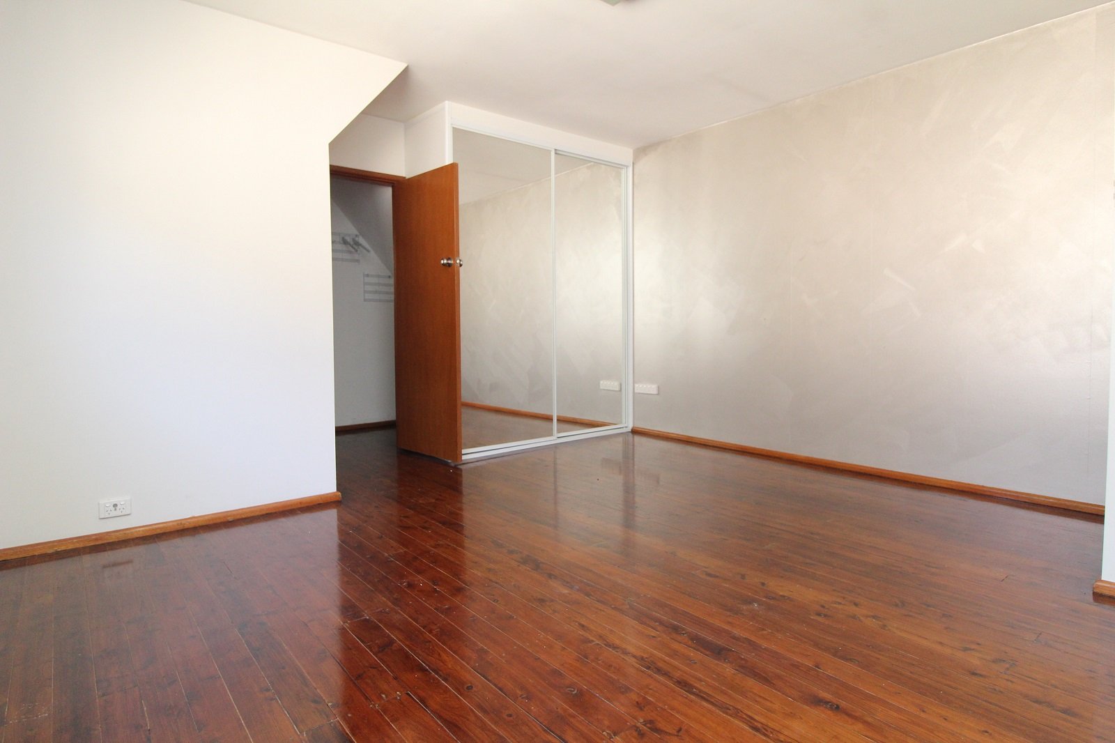 16 Bungalow Rd  ROSELANDS 6