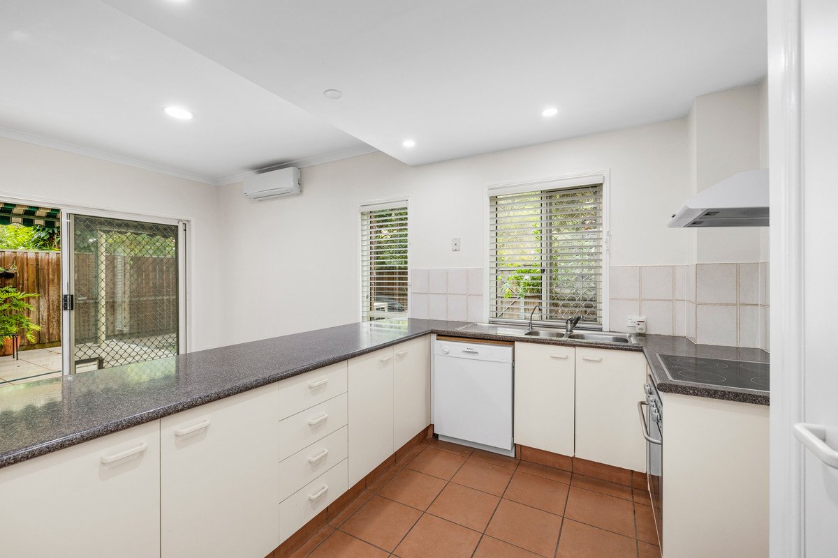 1/6 Burleigh Glen Court Burleigh Heads 3