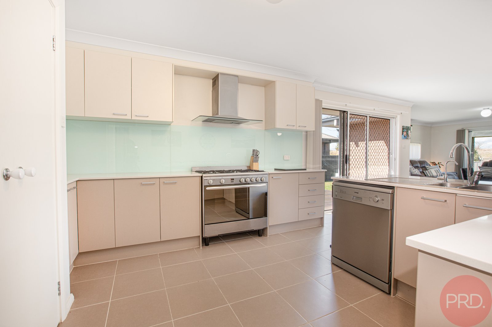 16 Cagney Road RUTHERFORD 6