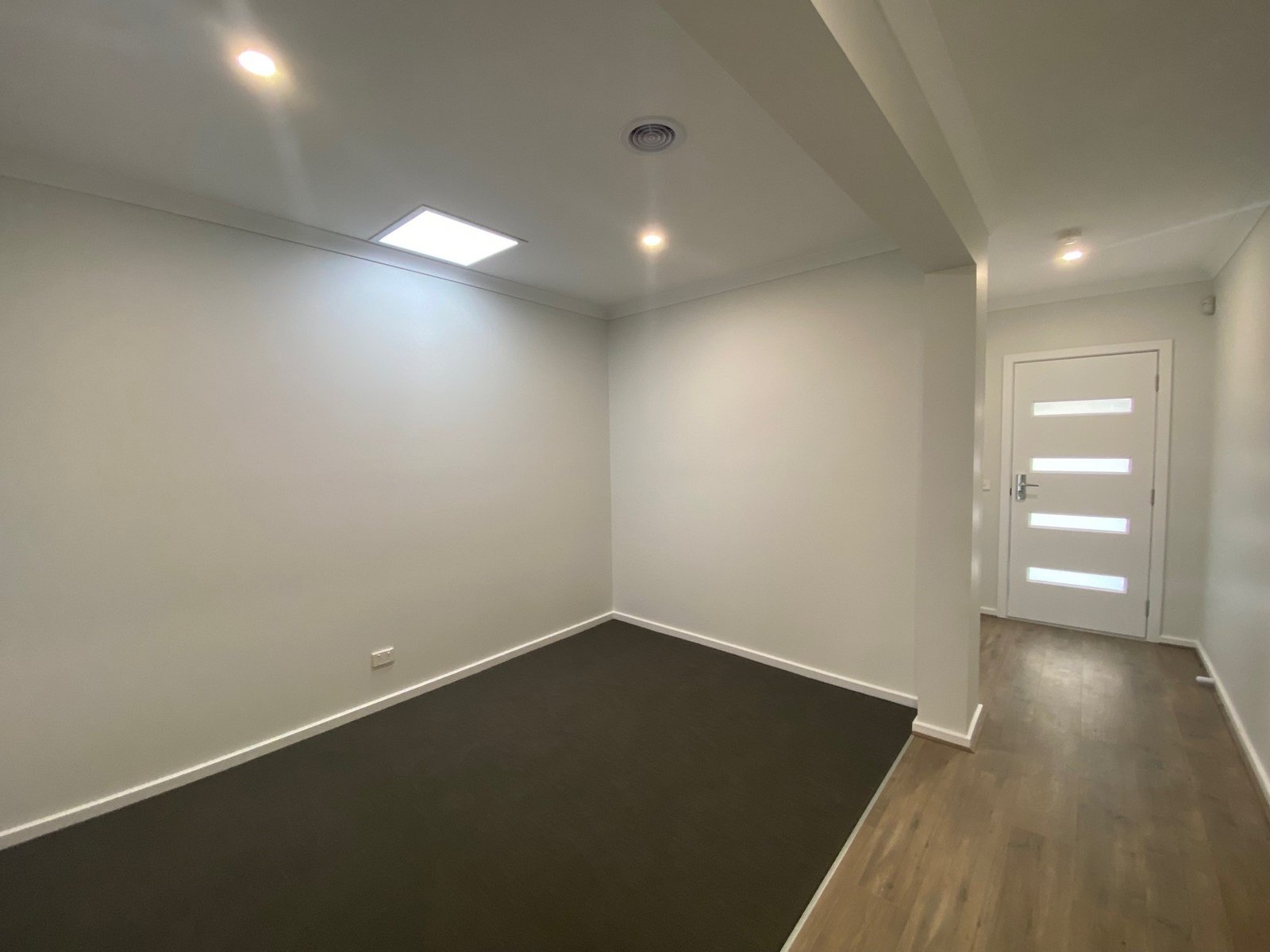 Gallery: 16 Callistemon Circuit