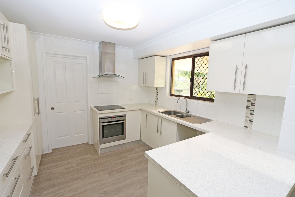 16 Cambridge Court CARRARA 4