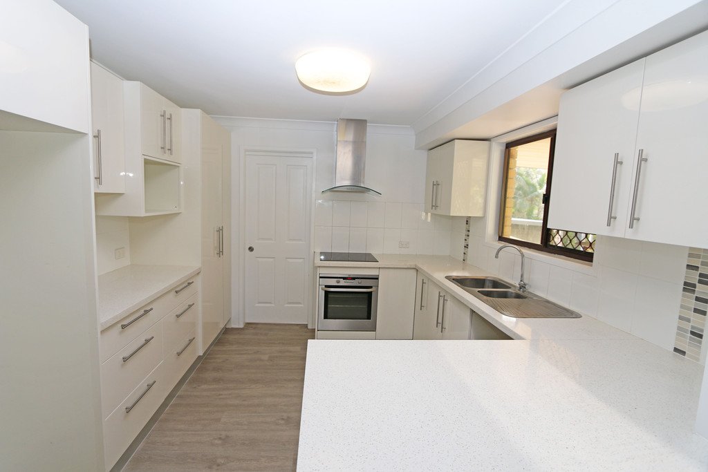 16 Cambridge Court CARRARA 6