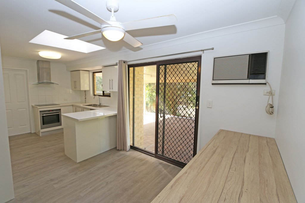 16 Cambridge Court CARRARA 7