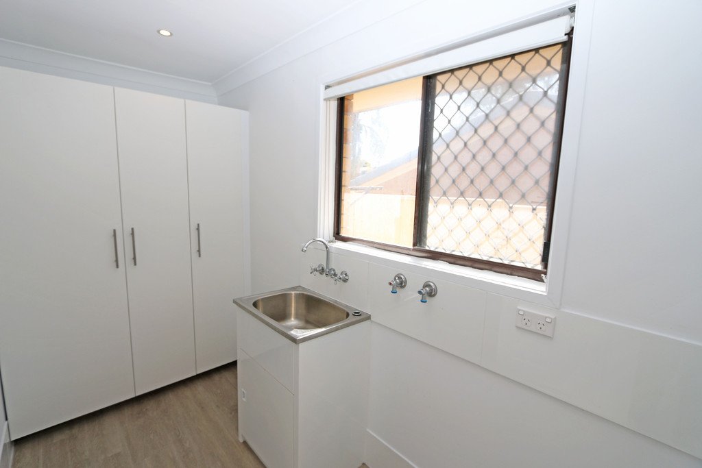 16 Cambridge Court CARRARA 14