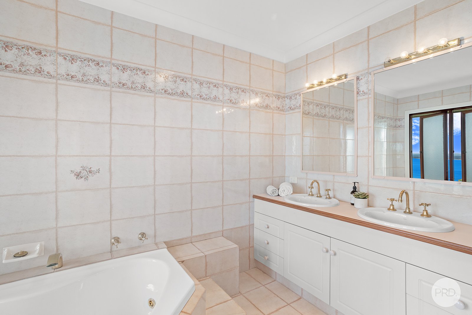 16 Canomii Close NELSON BAY 27