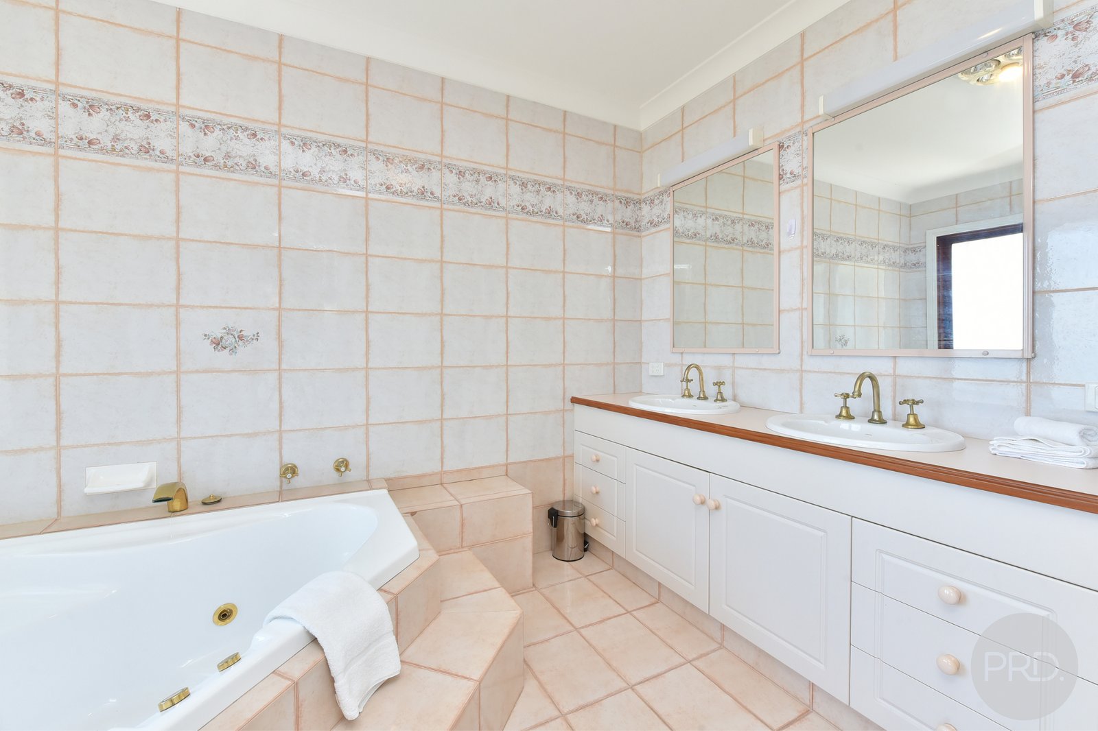 16 Canomii Close NELSON BAY 25
