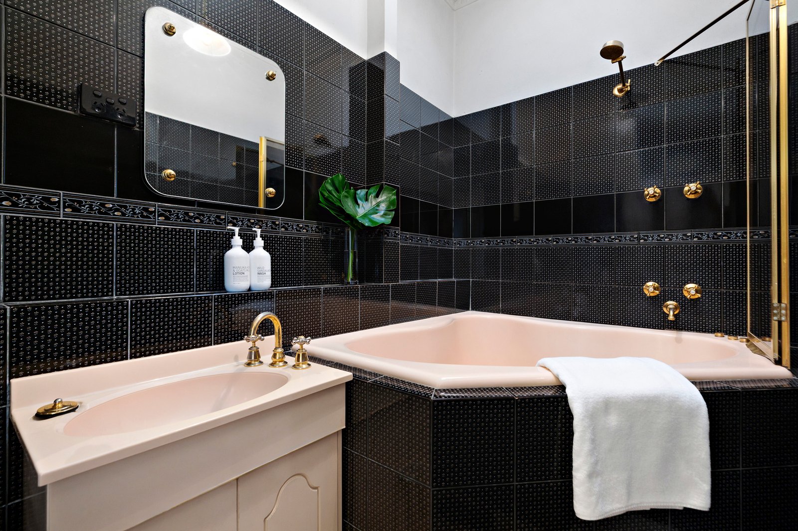 16 Canterbury Road, Albert Park, 3206