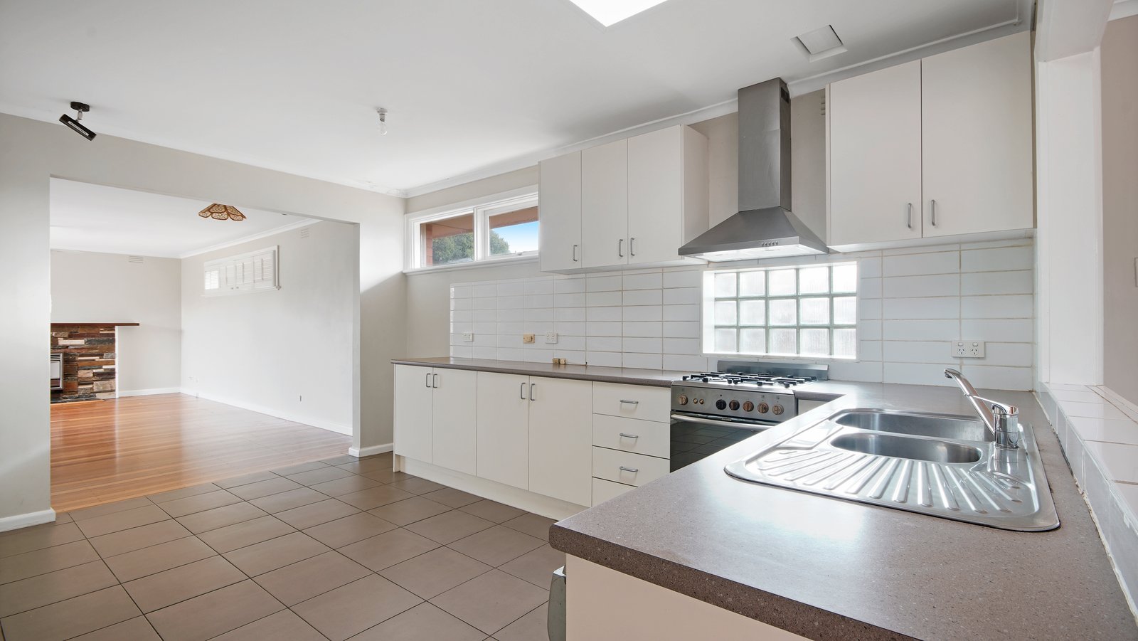 Gallery: 16 Cassinia Avenue